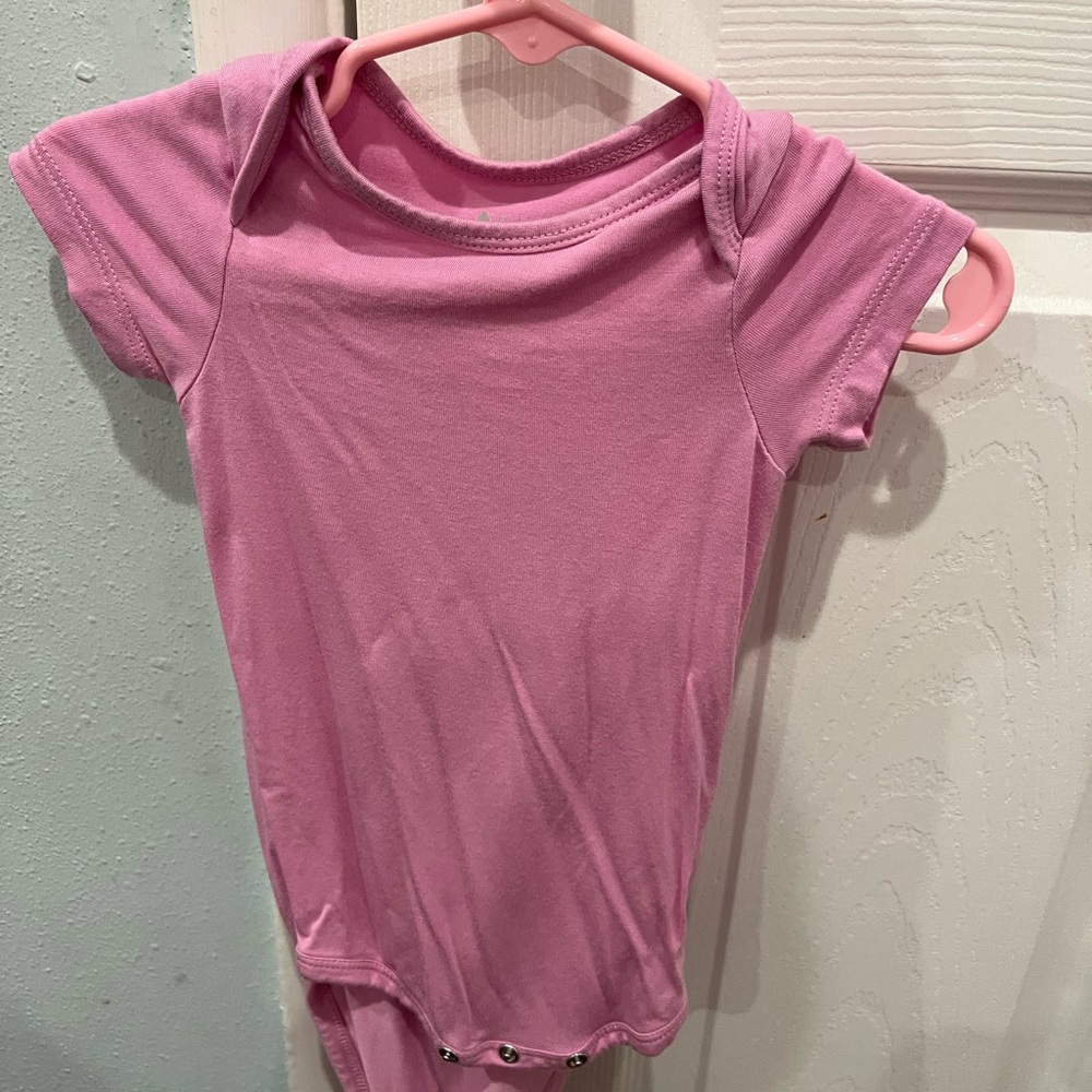 Kyte baby body suit bubblegum 3-6 month